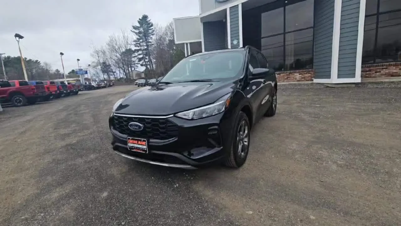 Used 2025 Agate Black Metallic Ford ST-Line image 3