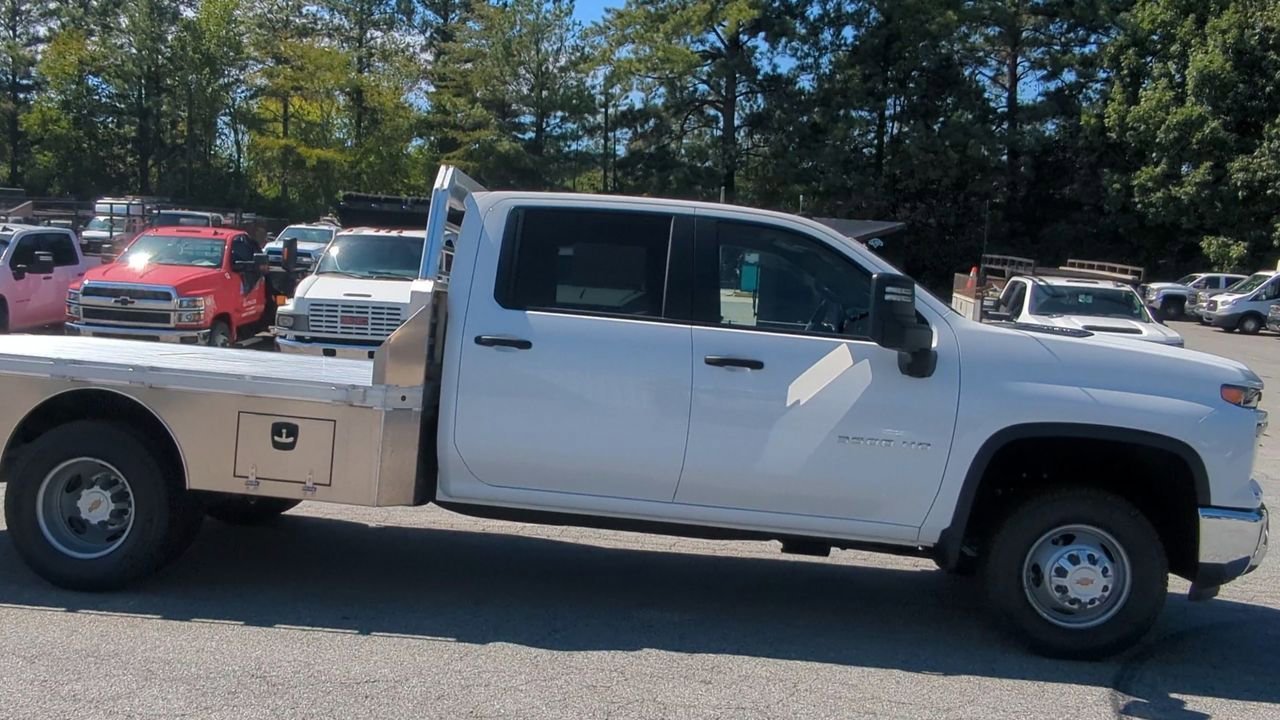 2025 Chevrolet Silverado 3500 HD Work Truck - Photo 9