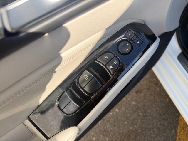 Used 2023 White Nissan 2.5 SL image 29