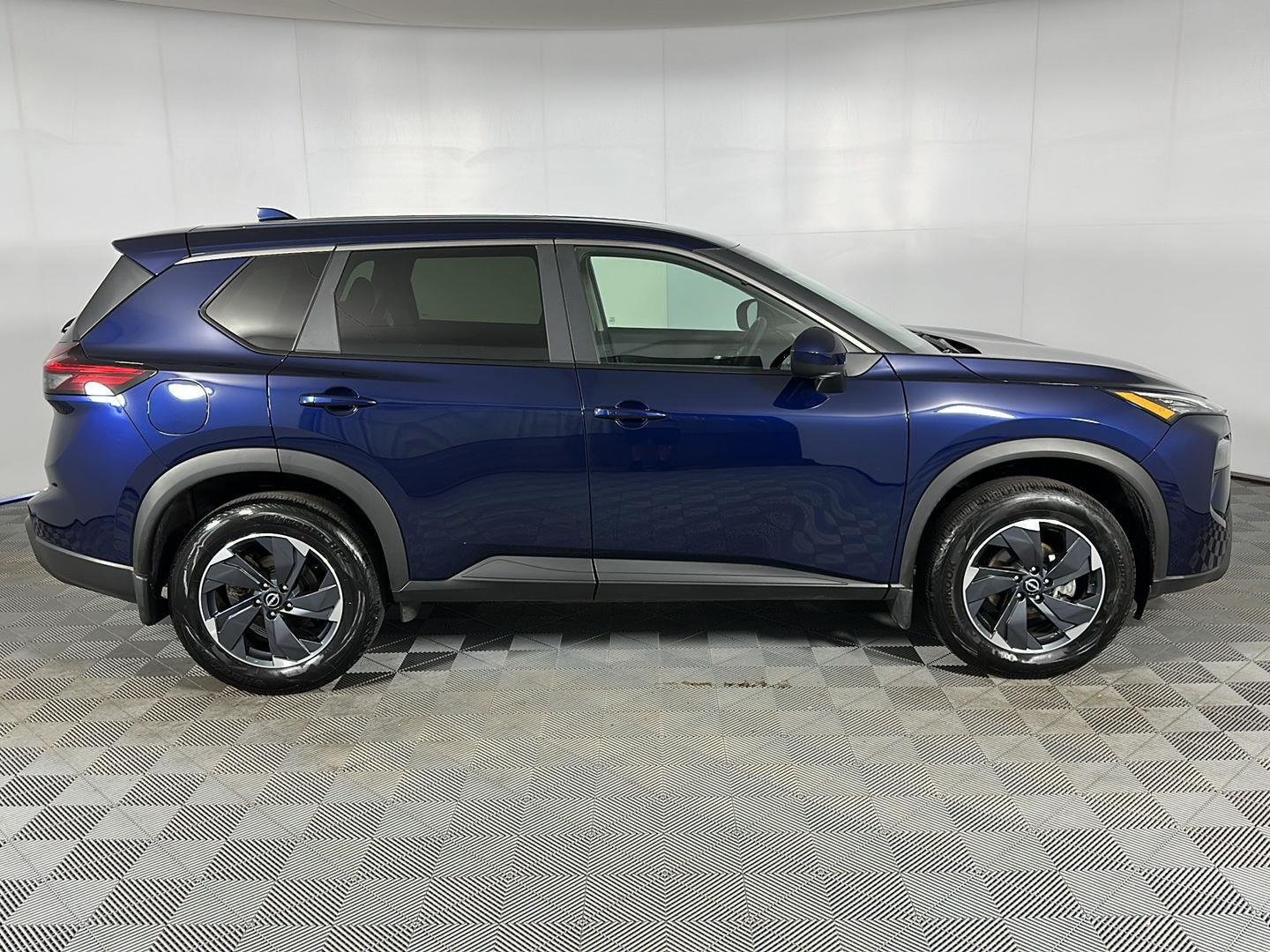 New 2026 Deep Ocean Blue Pearl Nissan SV image 29