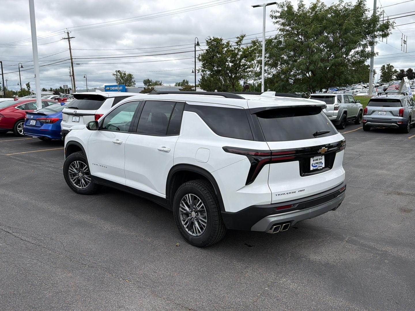 Used 2025 Summit White Chevrolet AWD LT image 5