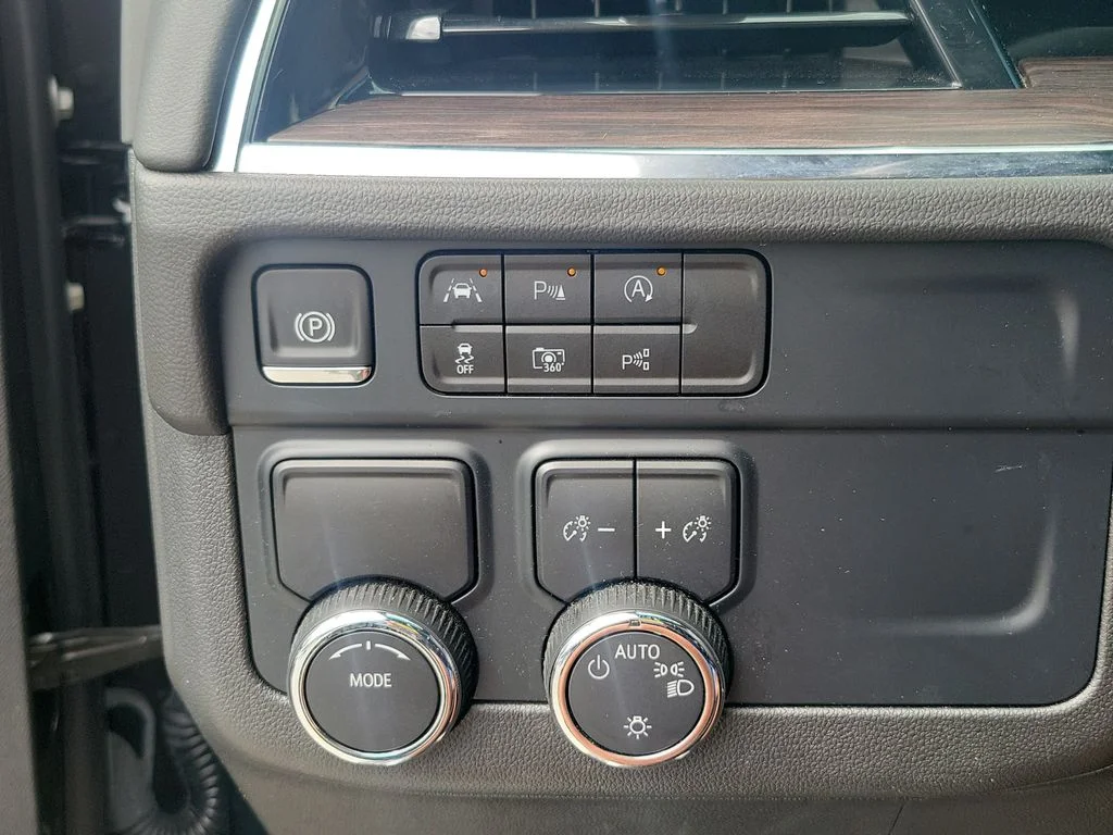 Used 2025 Black Chevrolet LT image 30