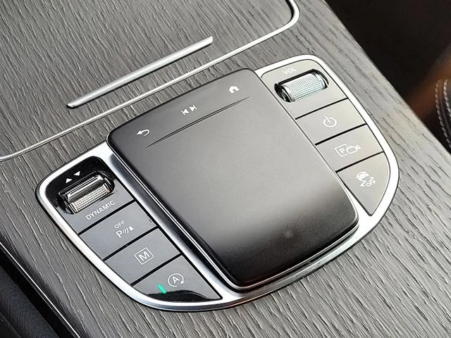 Used 2022  Mercedes-Benz GLC 300 image 25
