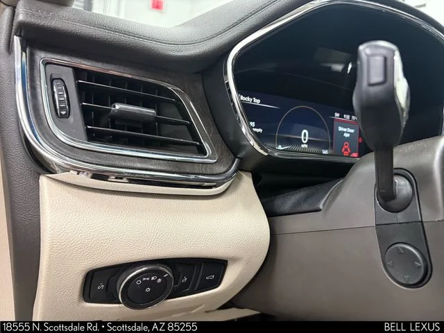Used 2017 Gold Lincoln Reserve image 17