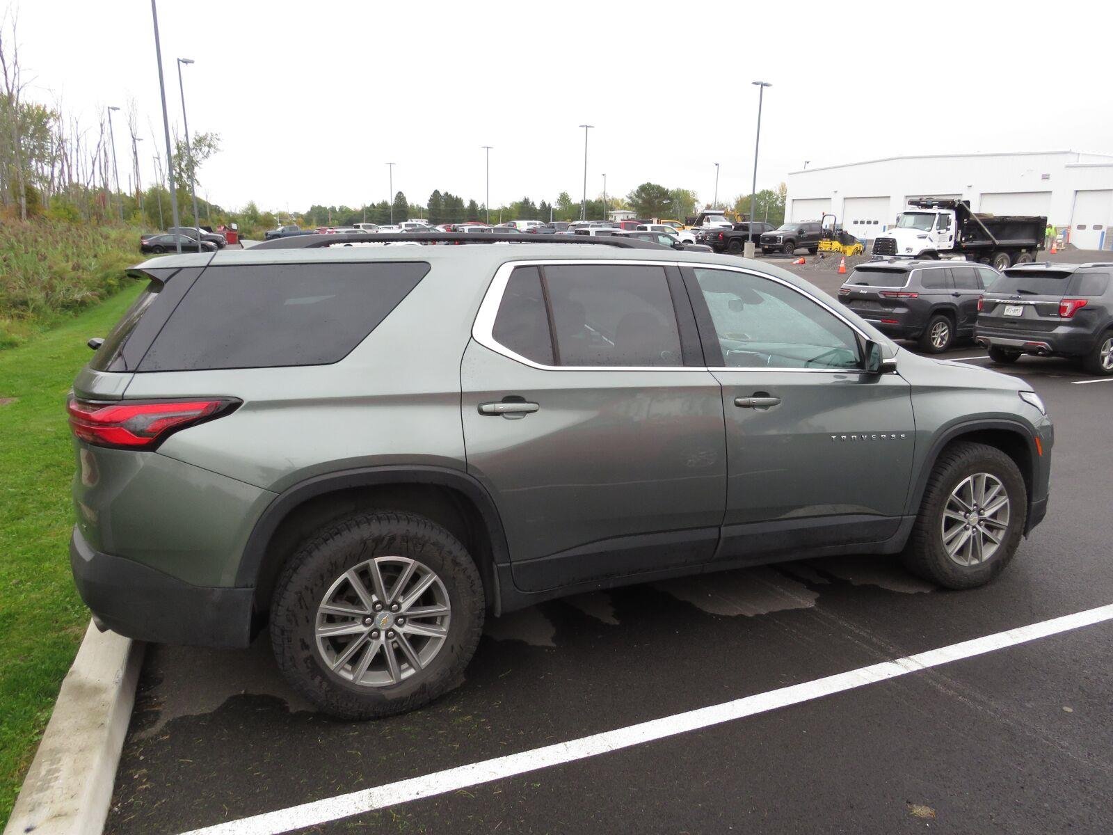 Used 2023 Silver Sage Metallic Chevrolet LT Cloth image 14