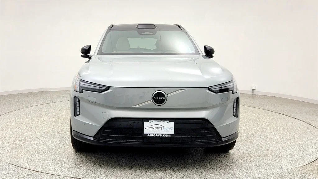 Used 2025 Vapour Grey Metallic Volvo Twin Motor Ultra 7-Seater image 2