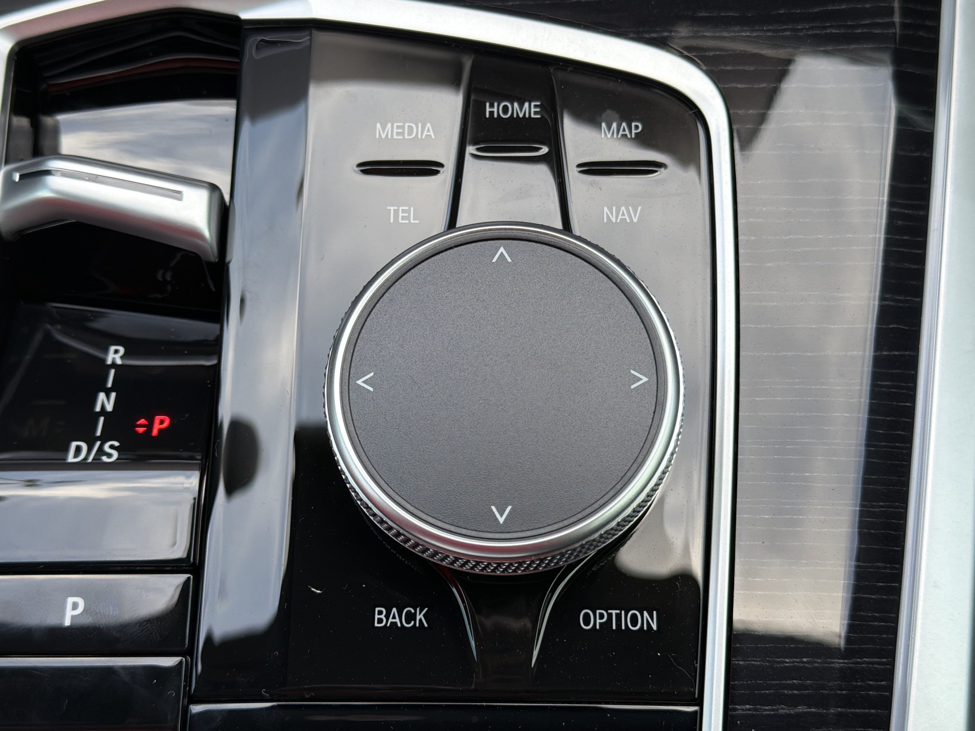 New 2026 Carbon Black Metallic BMW sDrive40i image 9