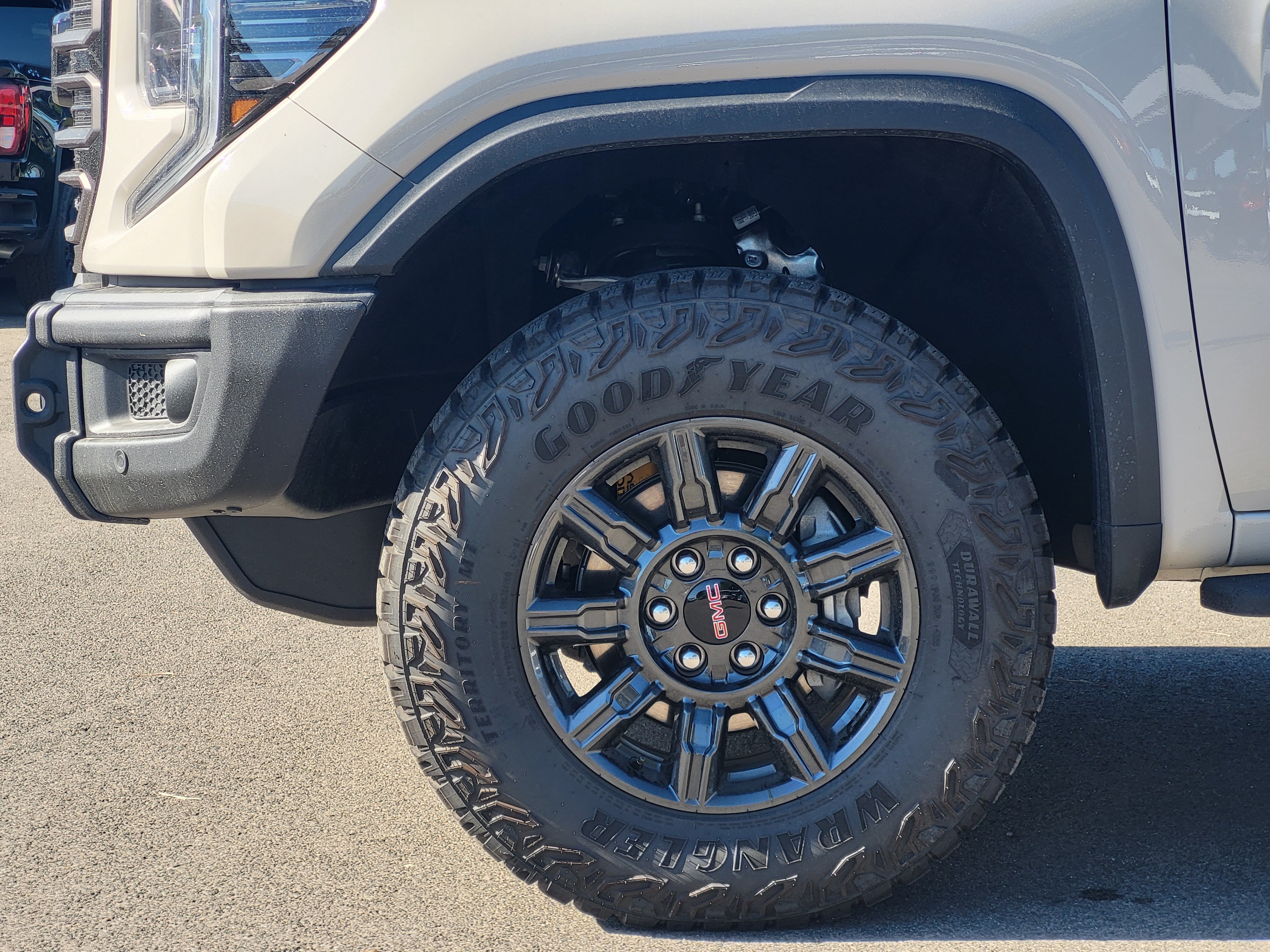2026 GMC Sierra 1500 AT4X - Photo 9