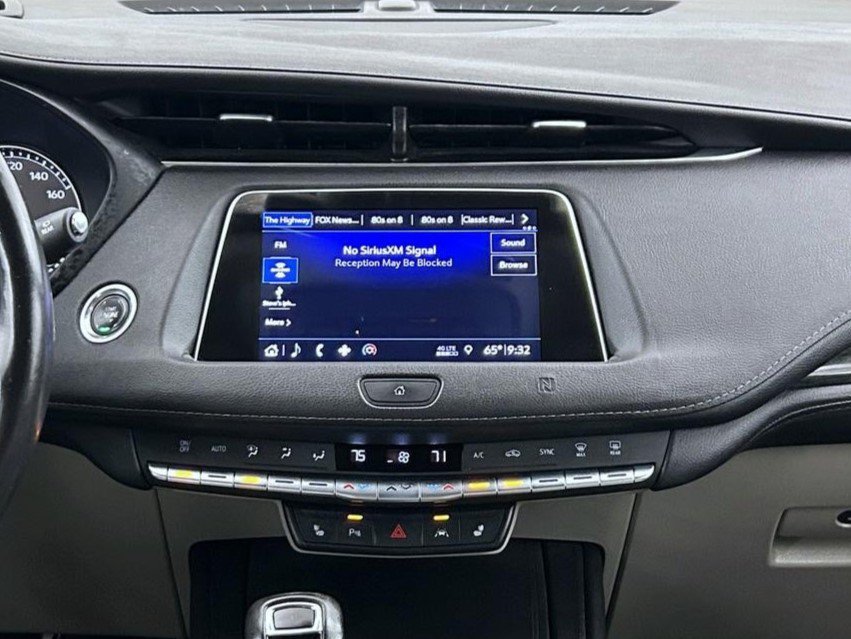 Used 2019 White Cadillac Premium Luxury image 19