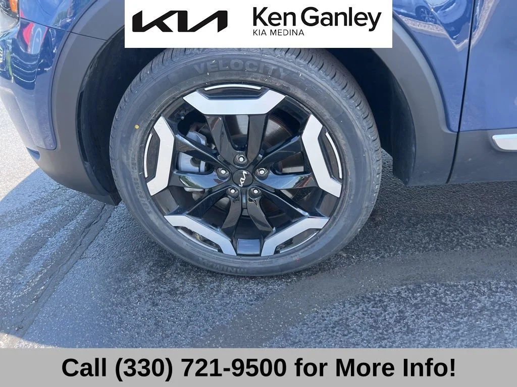 Used 2024 Black Kia S image 17