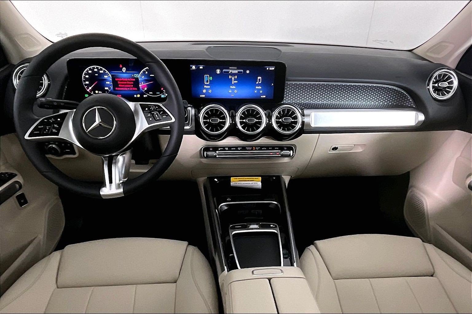 New 2026 Polar White Mercedes-Benz GLB 250 image 18