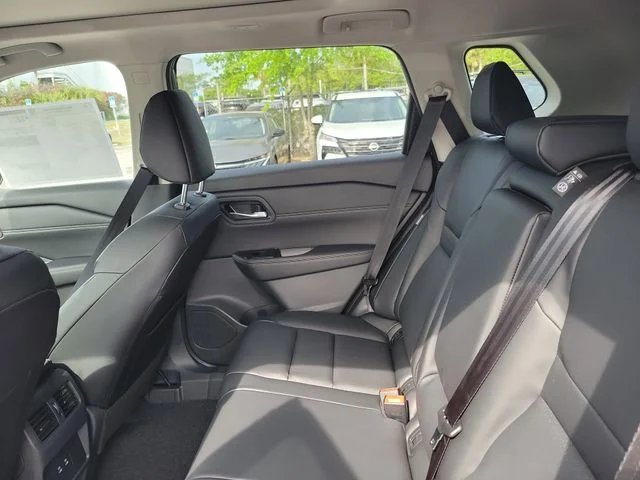 New 2026 Everest White Pearl TriCoat Nissan Dark Armor™ image 25