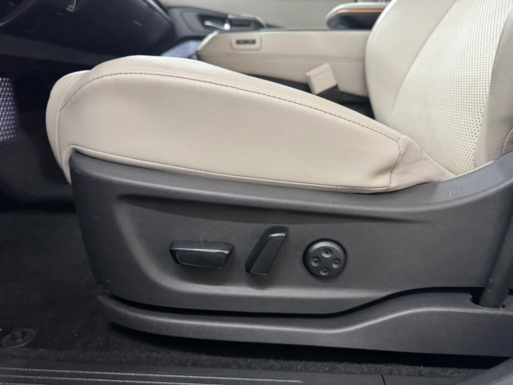 Used 2023 Black Nissan ENGAGE image 14