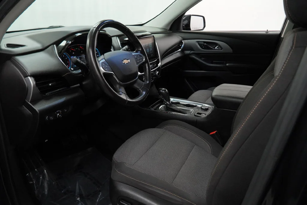 Certified Used 2018 GRAPHITE METALLIC Chevrolet LT Cloth image 8