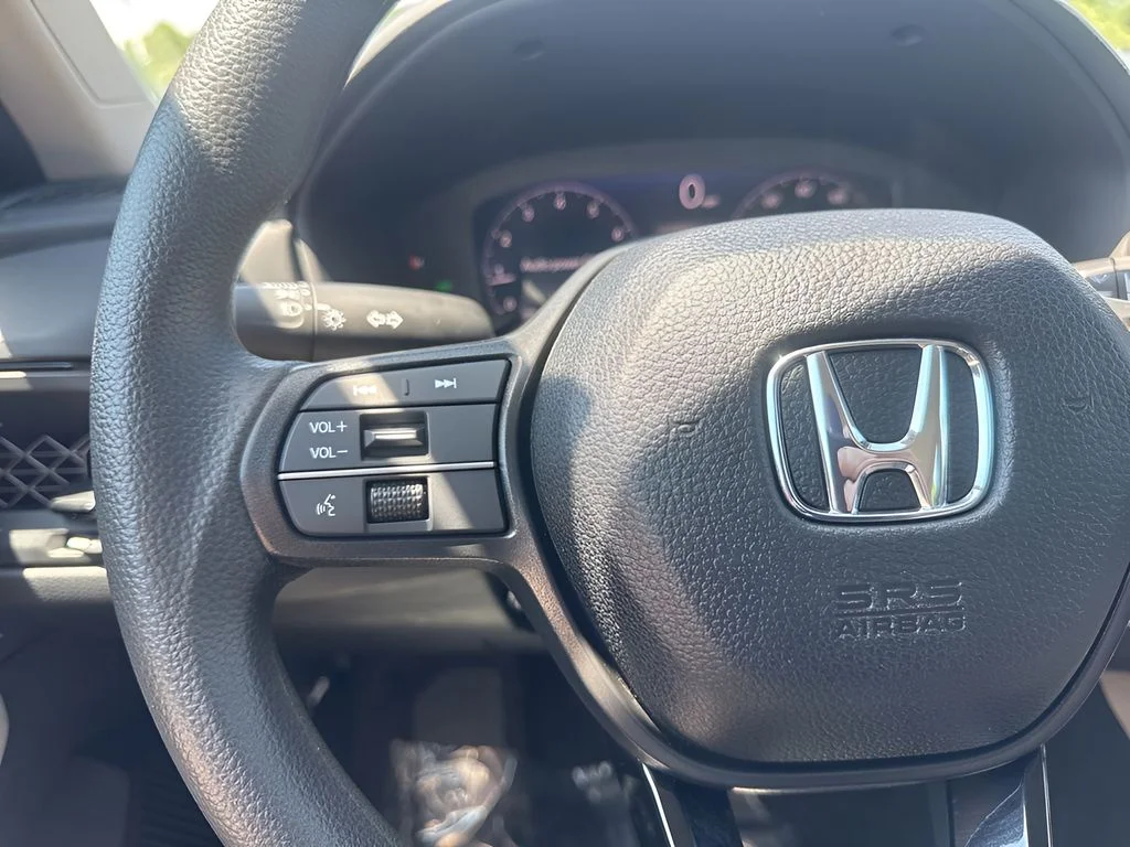 Used 2025 White Honda LX image 15