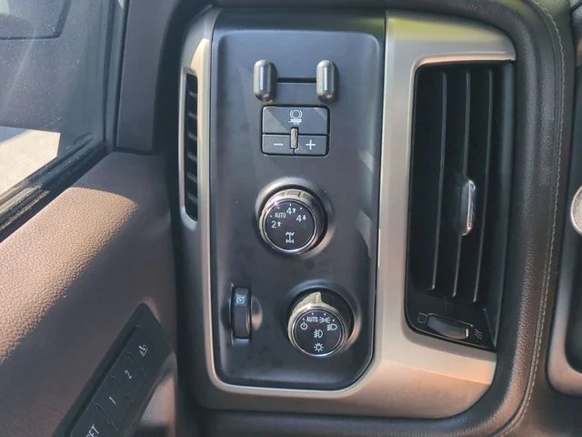 Used 2015 White GMC Denali image 19