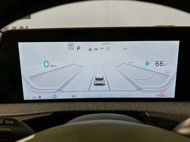 Used 2023 White Kia Wind image 13