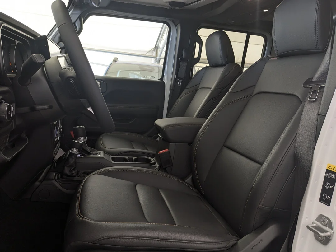 New 2026 White Jeep Sahara - - 4x4 - McKinley Leather Seats - Body? Colour Hardtop - Side Steps & More! image 14