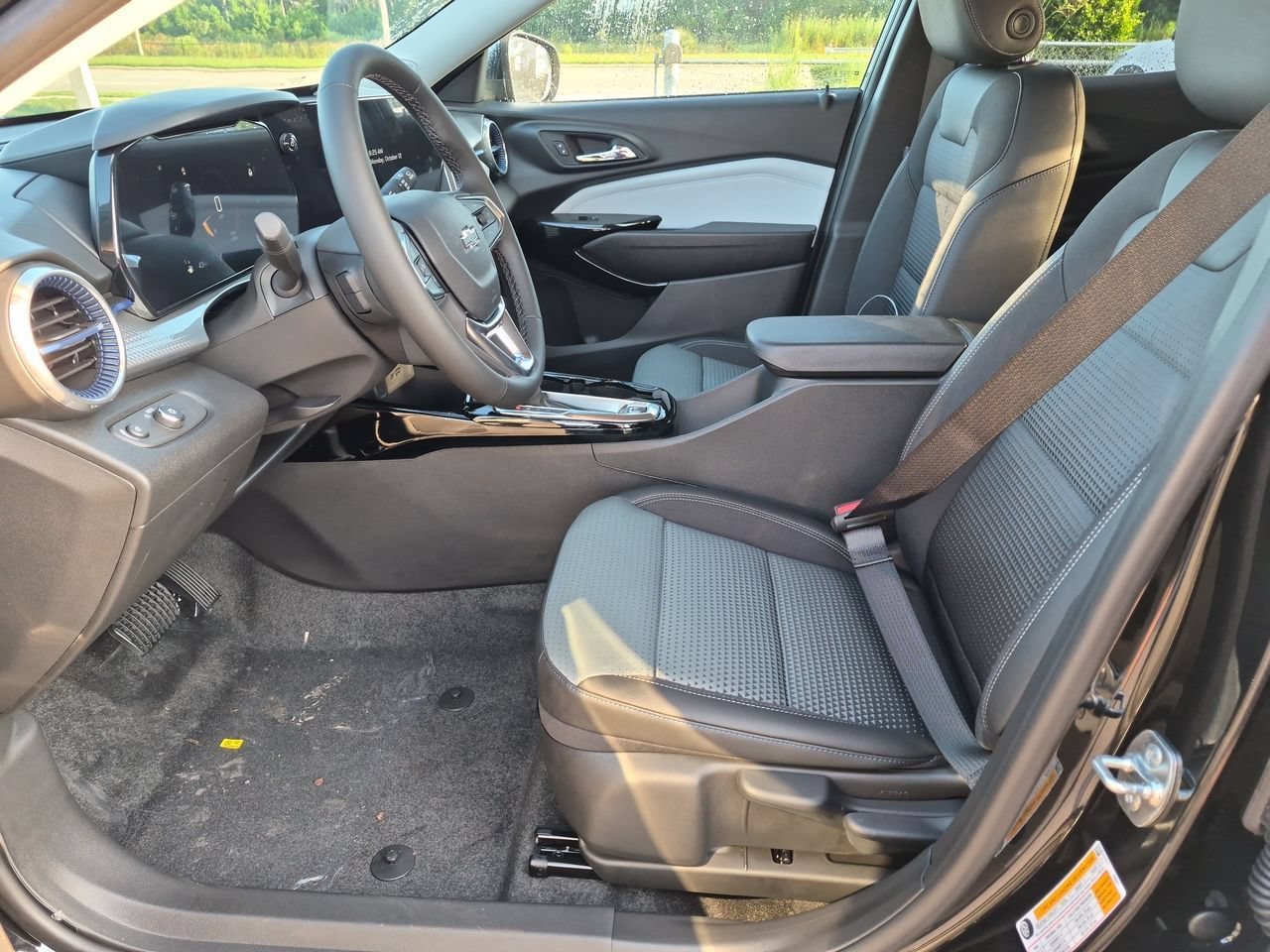 New 2026 Mosaic Black Metallic Chevrolet LT image 18