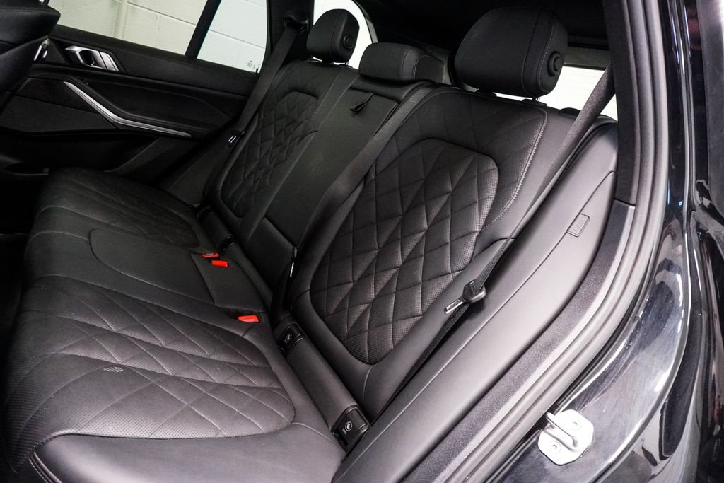 Used 2024 Black BMW xDrive40i image 9