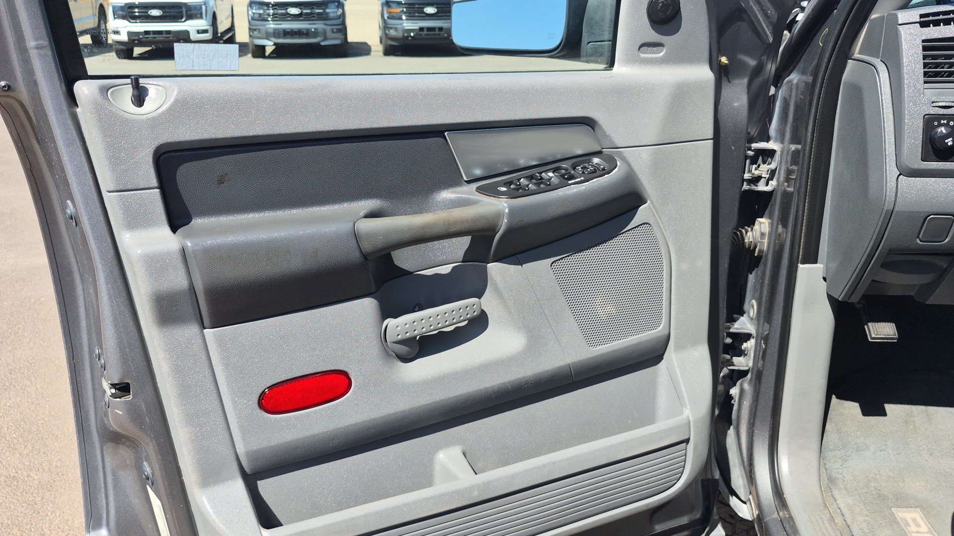 Used 2007 Mineral Gray Metallic Dodge SLT image 11