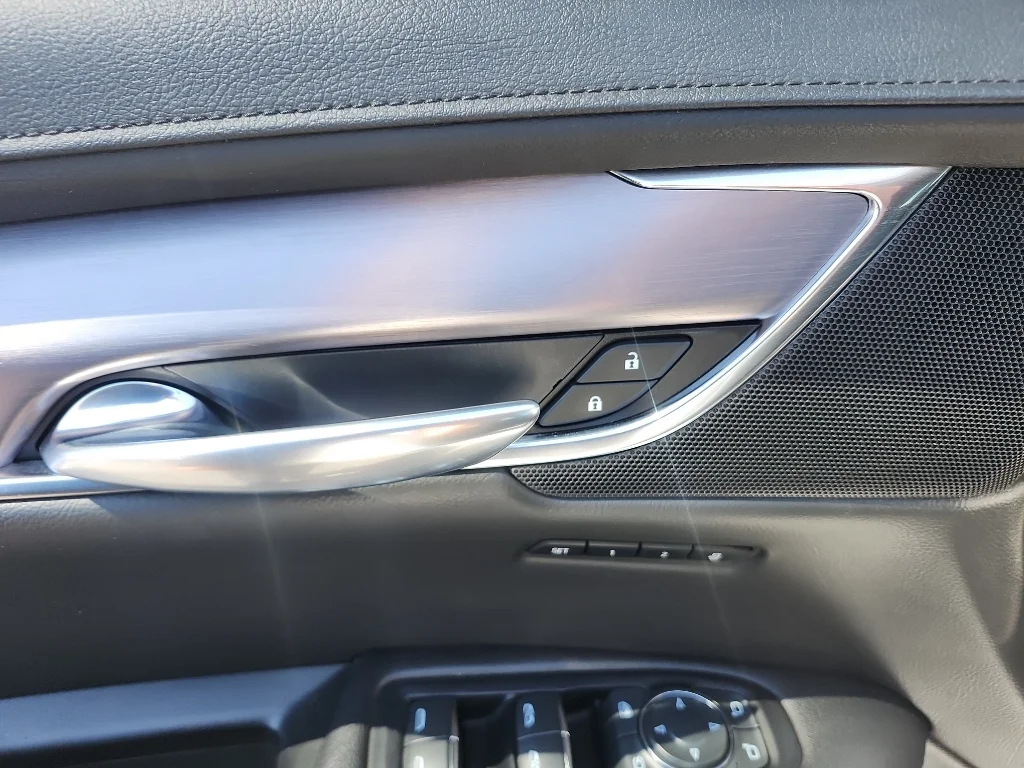 Used 2019 Crystal White Tricoat Cadillac Premium Luxury AWD image 20