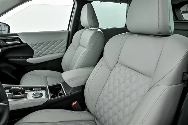 Used 2023 Alloy Silver Metallic Mitsubishi SEL image 17