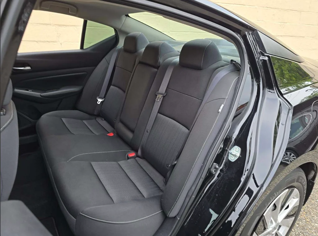 Used 2020 Black Nissan 2.5 S image 6