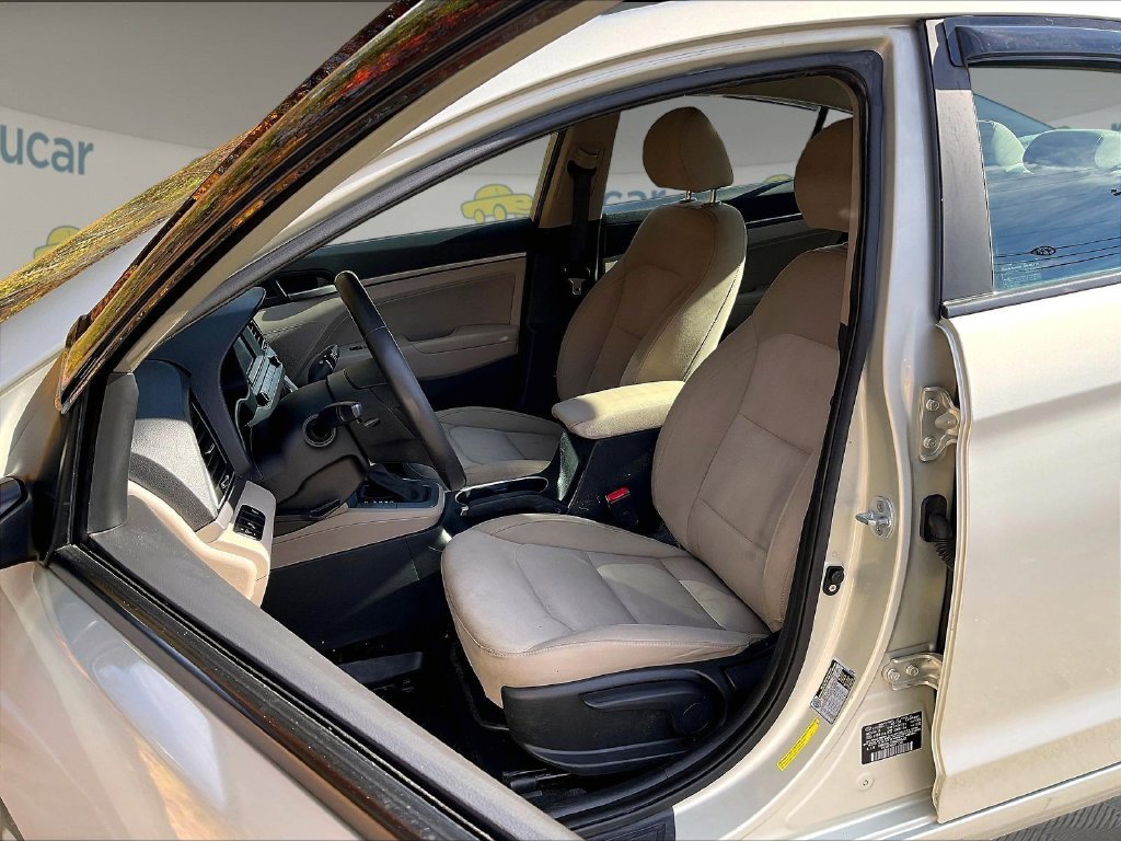 Used 2017 Beige Hyundai SE image 10