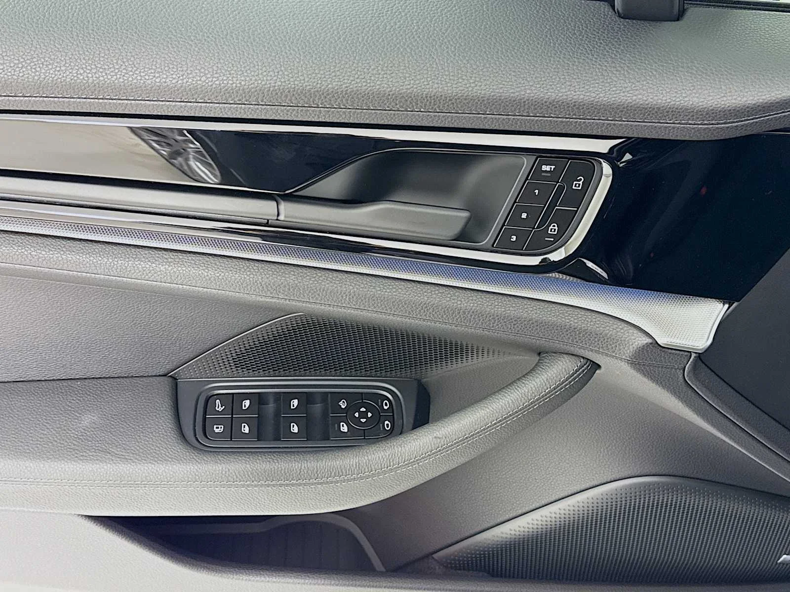 2026 Porsche Panamera 4 E-Hybrid - Photo 11