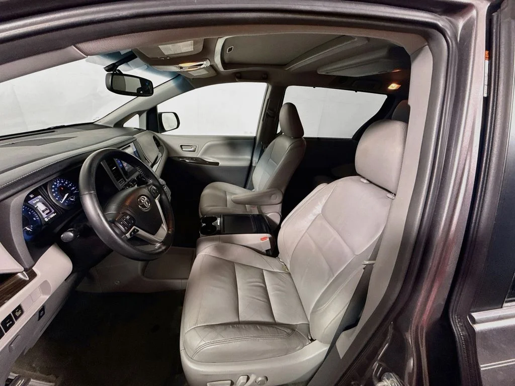 Used 2015 Predawn Gray Mica Toyota XLE Premium image 19