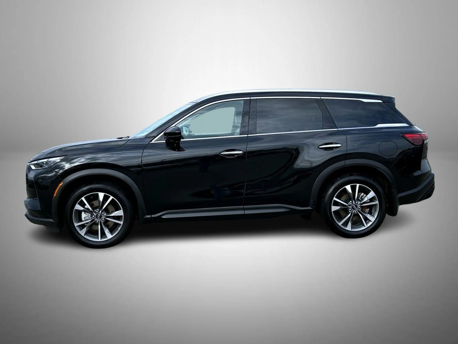 Used 2025 Black INFINITI LUXE image 8