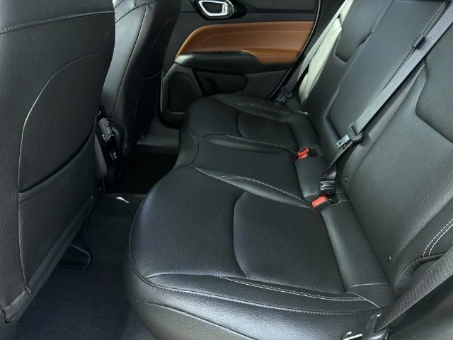 Used 2025 White Jeep Limited image 9