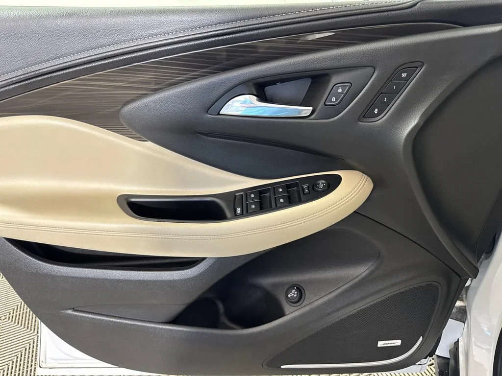 Used 2020 SUMMIT WHITE Buick Premium image 18