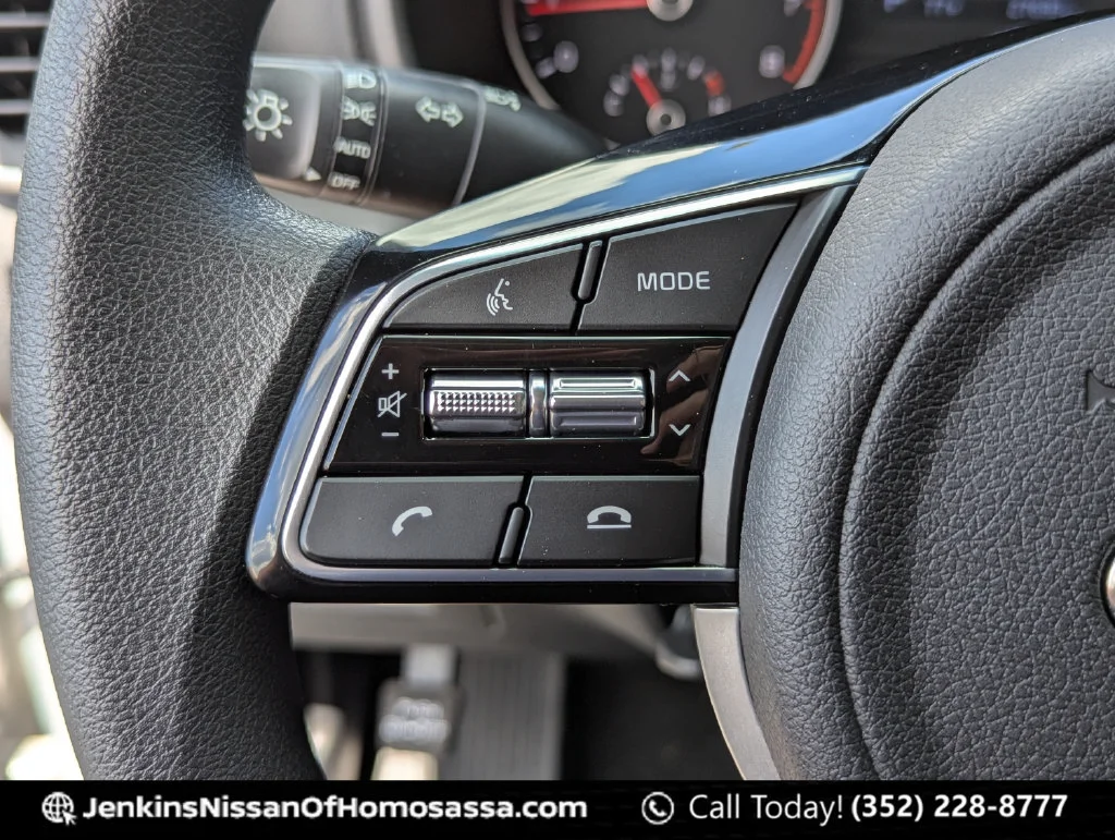 Used 2022 Silver Kia LX image 39