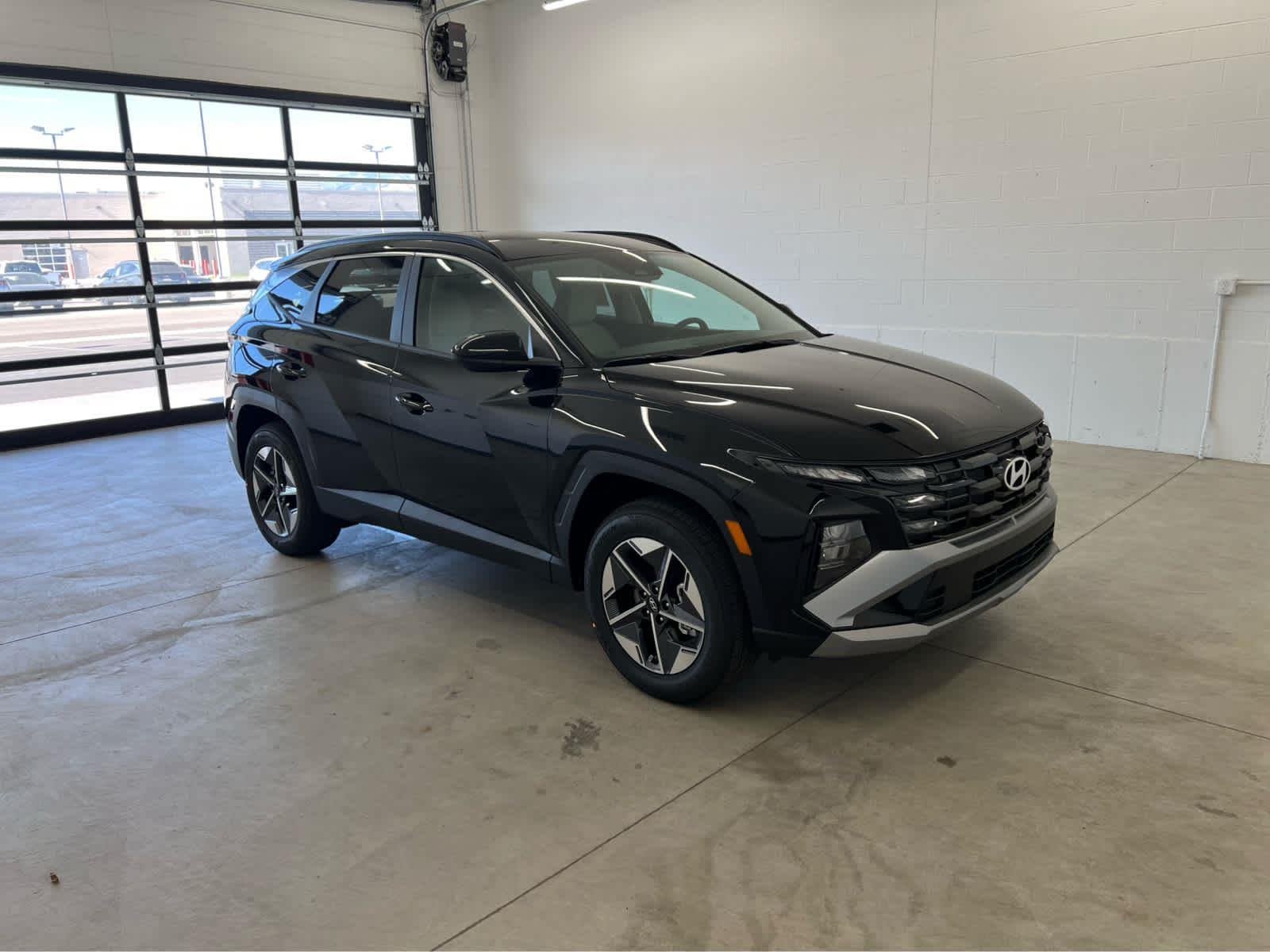 Used 2025 Phantom Black Hyundai SEL image 5