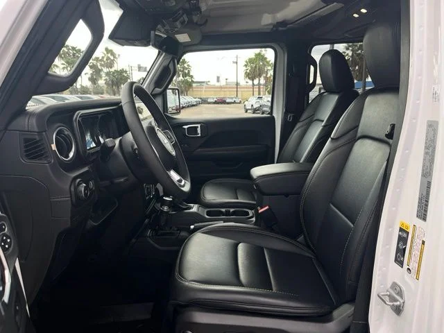 Used 2025 White Jeep Sahara image 20