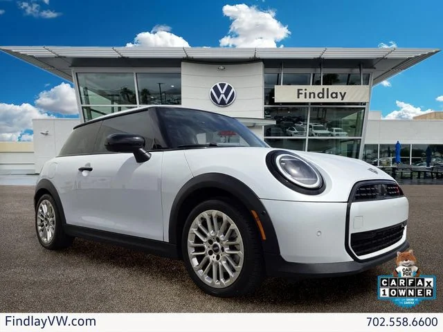 2025 MINI Hardtop Cooper S Signature's photo