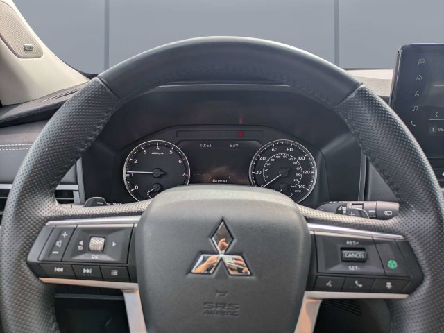 Used 2025  Mitsubishi SE image 32