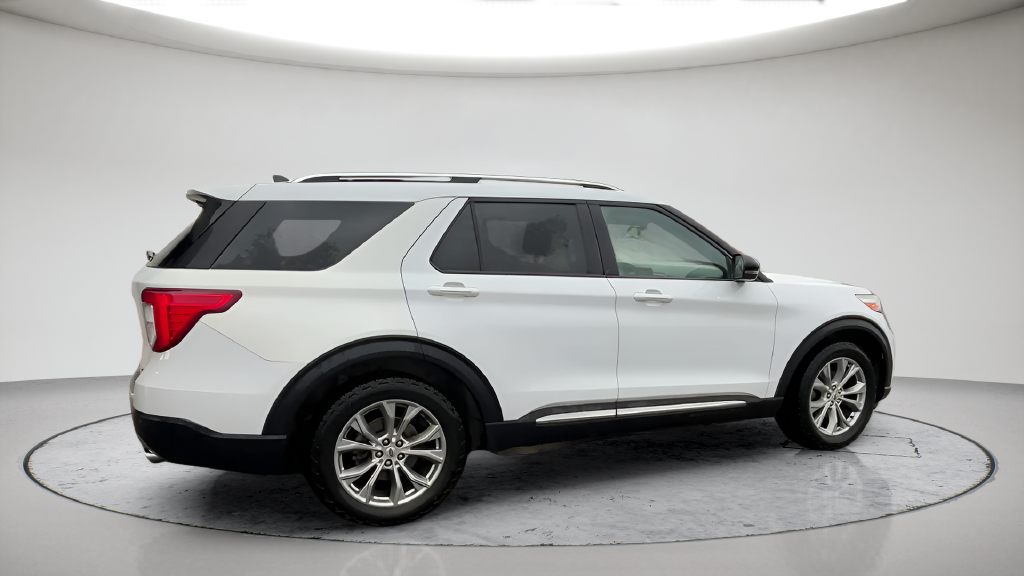 Used 2021 White Ford Limited image 6