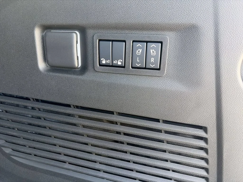 2026 GMC Yukon XL Denali Ultimate - Photo 31