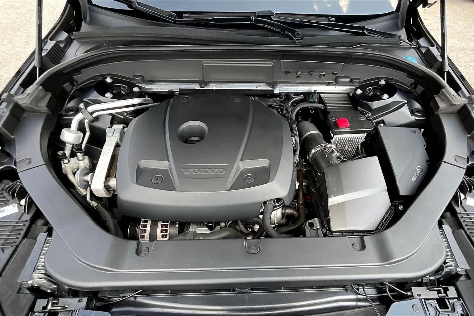 Used 2019 Onyx Black Metallic Volvo Momentum image 31