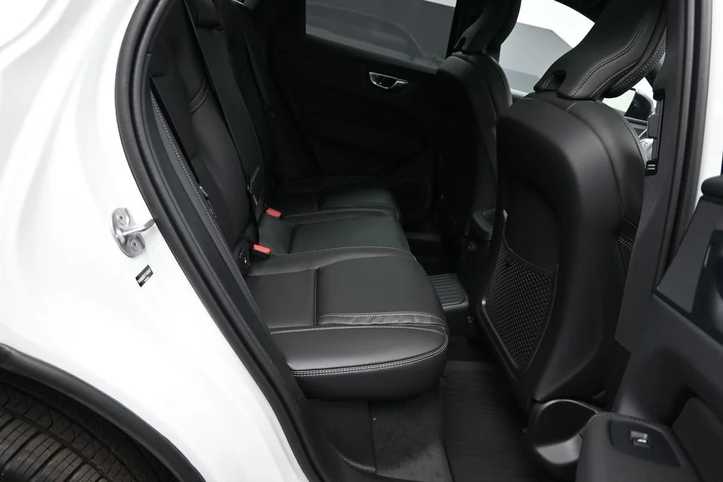 New 2026 Crystal White Volvo T8 Ultra Black Edition image 18