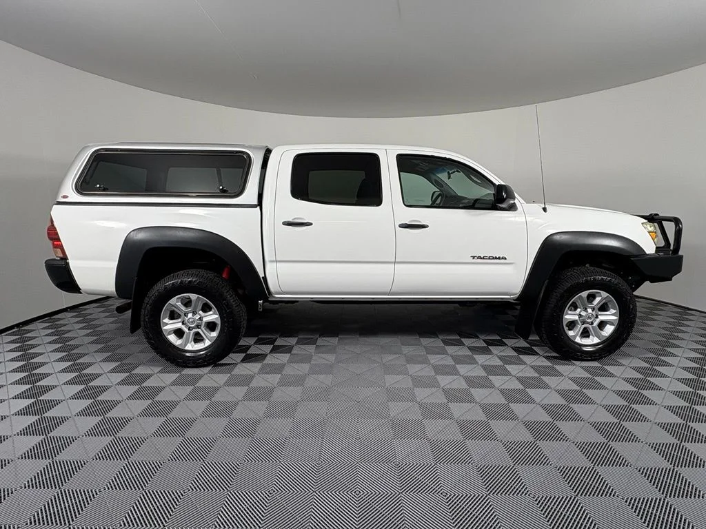 Used 2014 White Toyota Base image 7