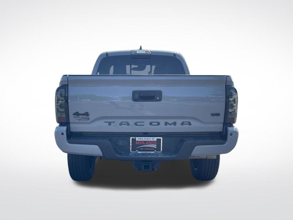 Used 2021  Toyota Limited image 6