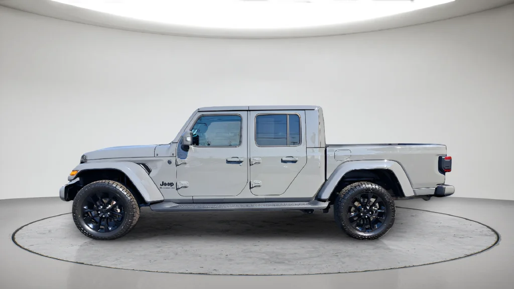 Used 2022 Gray Jeep Overland image 8