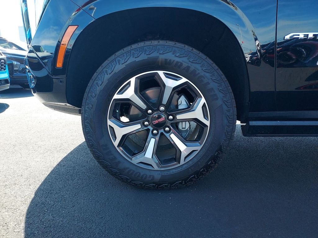 Used 2025 Black GMC AT4 Ultimate image 10