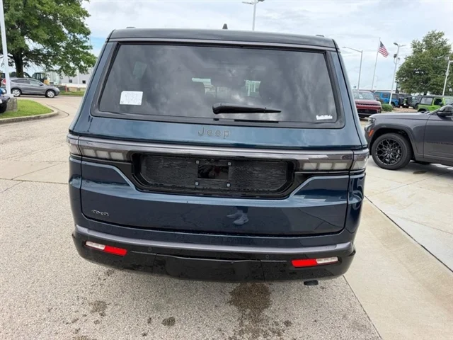 New 2026 Fathom Blue Pearl-Coat Exterior Paint (Late Availability) Jeep Upland image 5
