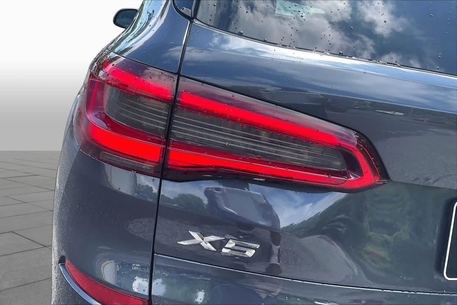 Used 2019 Arctic Gray Metallic BMW xDrive40i image 29