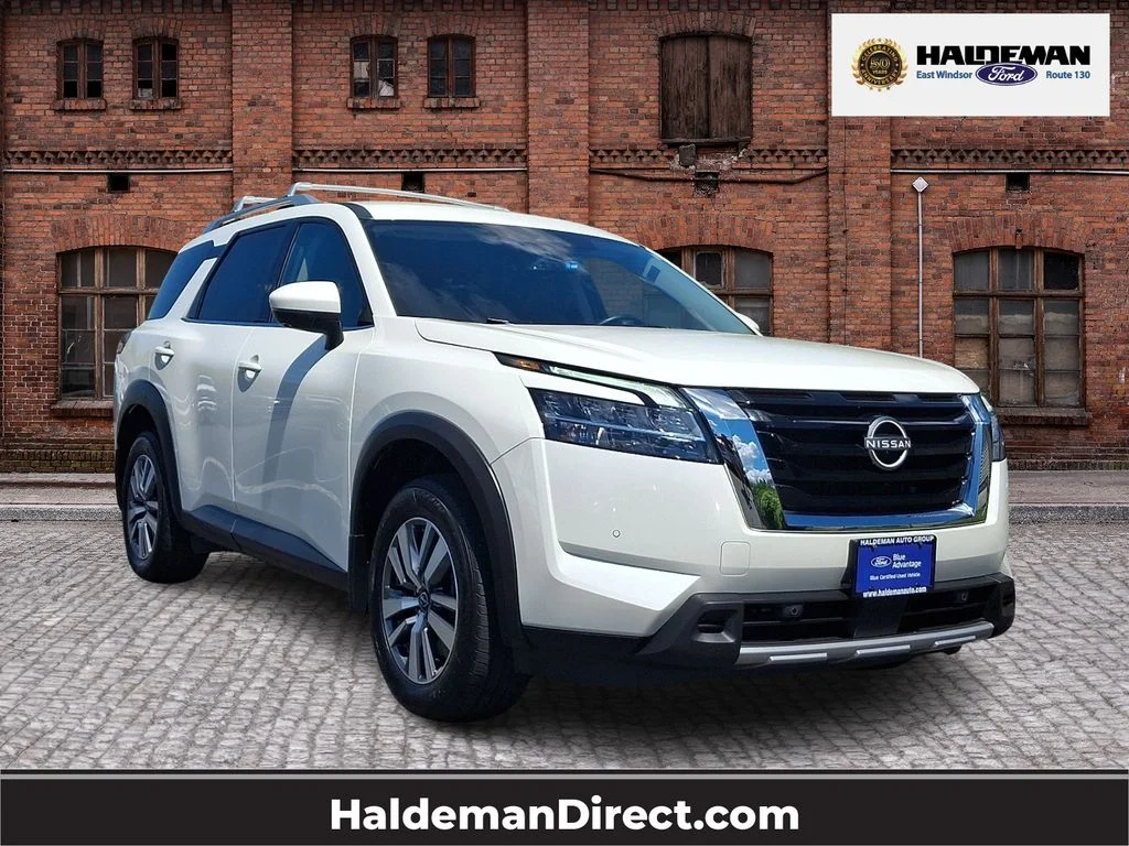 Used 2023 White Nissan SL image 1
